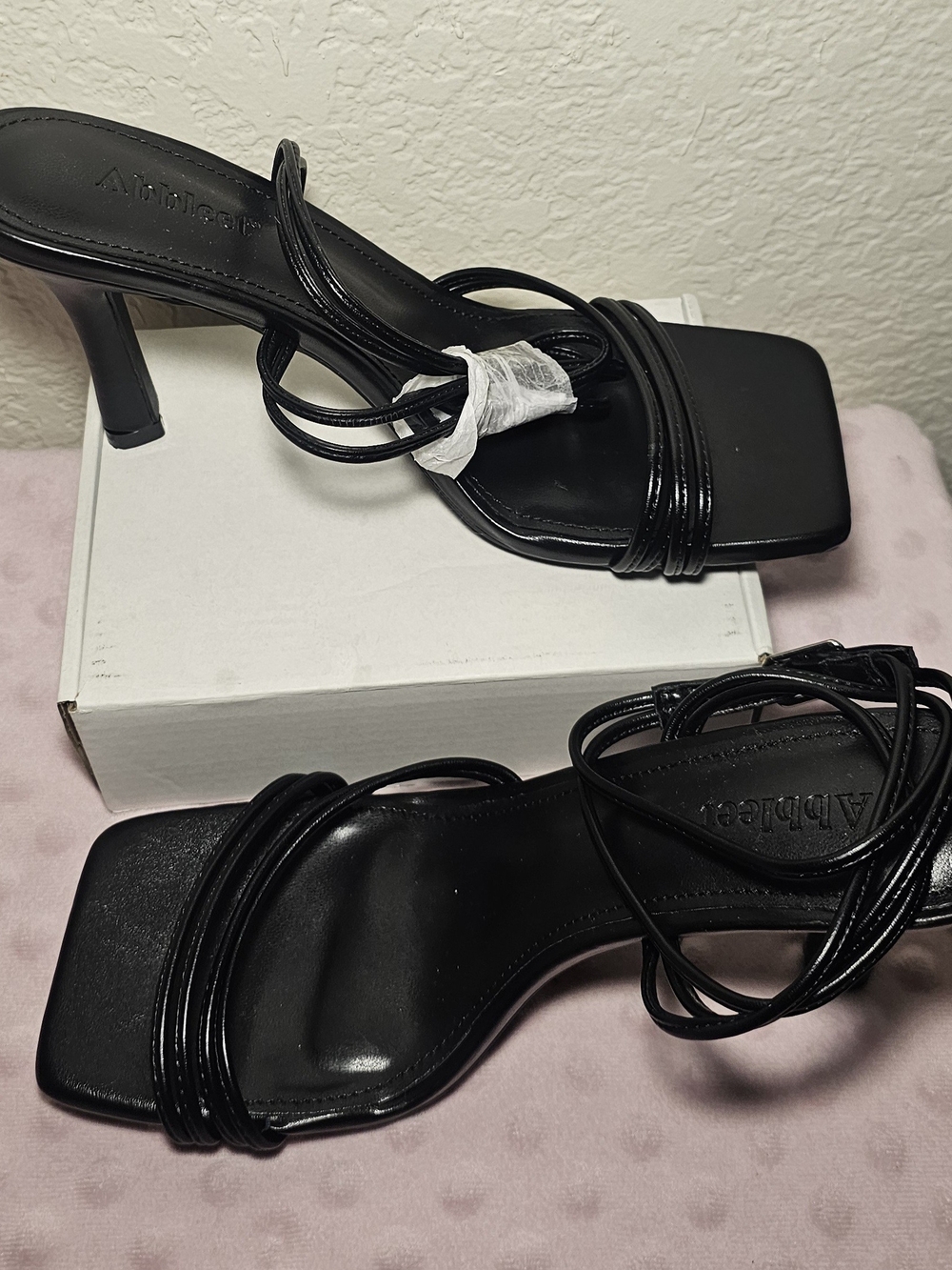 Gorgeous & Trendy Abbleet Strappy Heels!